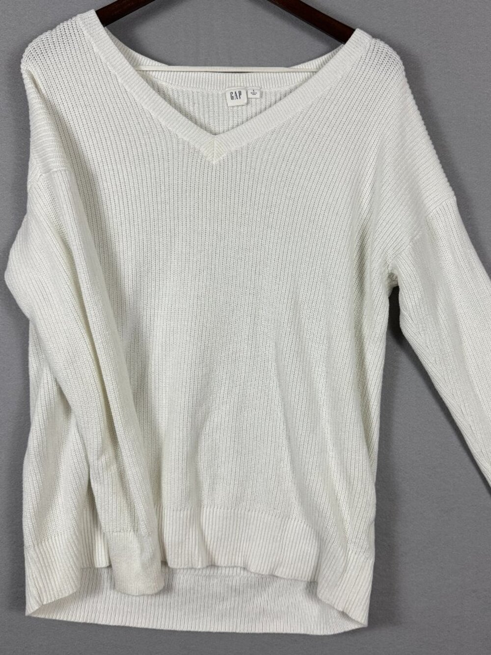 GAP Women’s Large V Neck Cotton Sweater Snowflake Milk White Ribbed Knit
